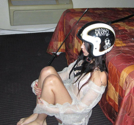 Claudia Perez sexy star image