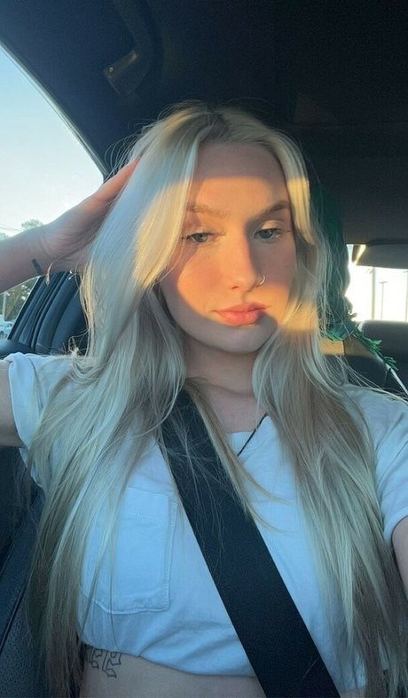 Roxanne Rhodes model high quality pic