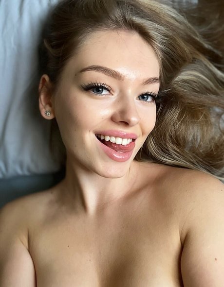 Teen Mia nudes pornstar photo