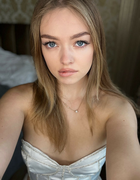 Teen Mia hot pornstar picture