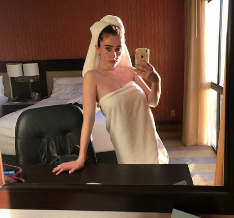 Rachel Sennott xxx model images