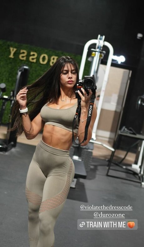 Hyllary Oliveira perfect pornstar pic