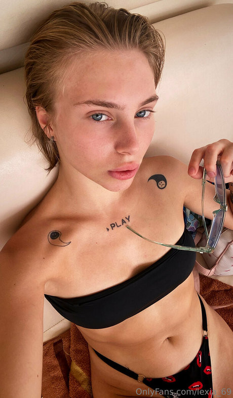 lexia 69 hot star pics