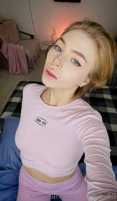 lexia 69 model sexy img