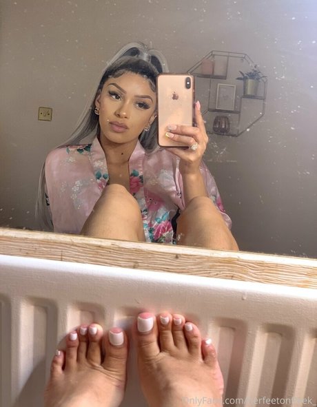 herfeetonfleek_ hot star pictures