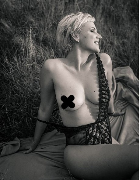 pure dee pornstar erotic img