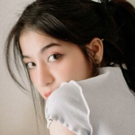 lesbian kissing onlyfans pornos gallery