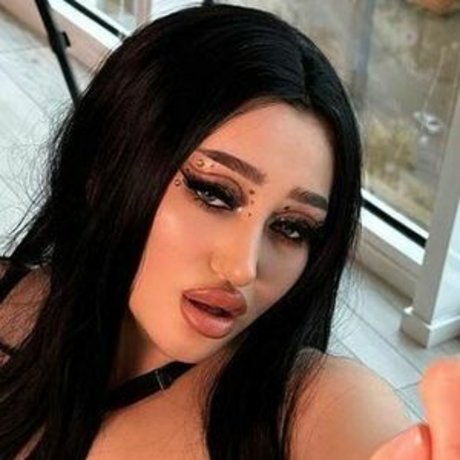 violetacrush model pornographic photo