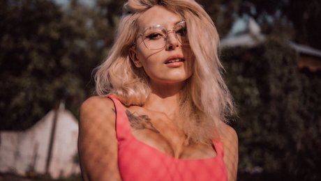 Wolffix naked actress pics