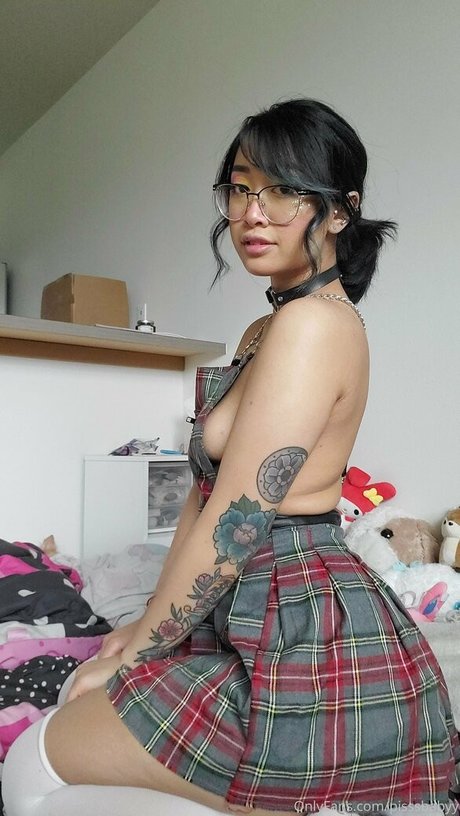 pisssbabyy beautiful model photo