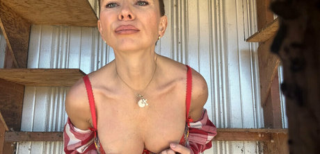 HotForWords pretty model pics