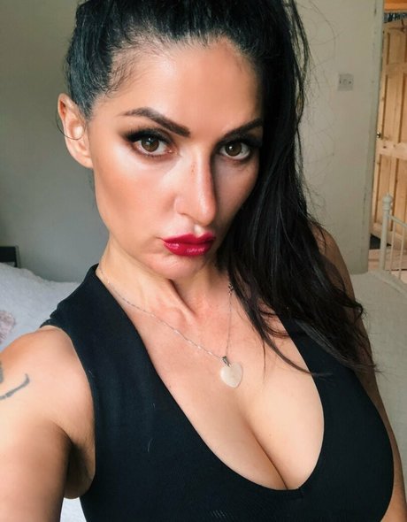 Hottash33 free actress photos