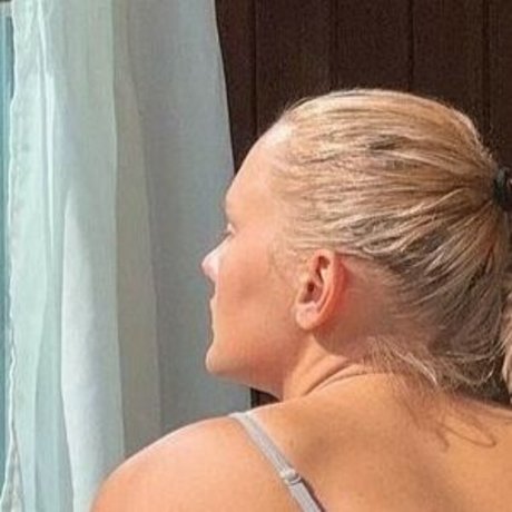 laziiie nice actress pictures