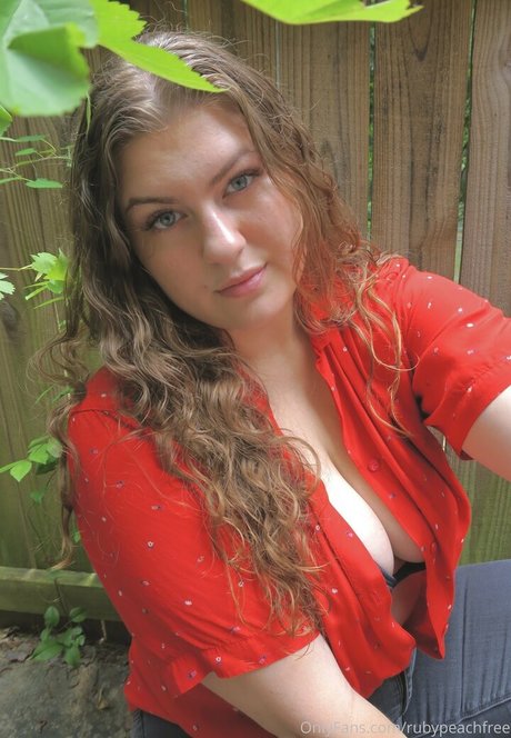 rubypeachfree model pornographic pic