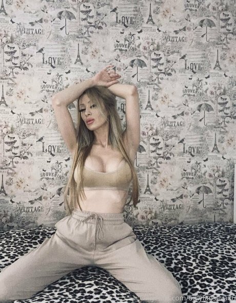 evavixenfree model naked archive