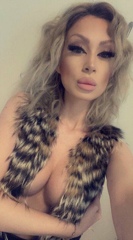 evavixenfree model top images