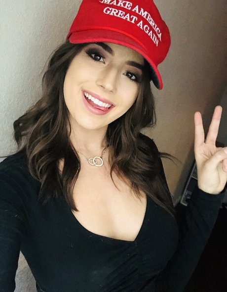 Ashley St Clair top star photo