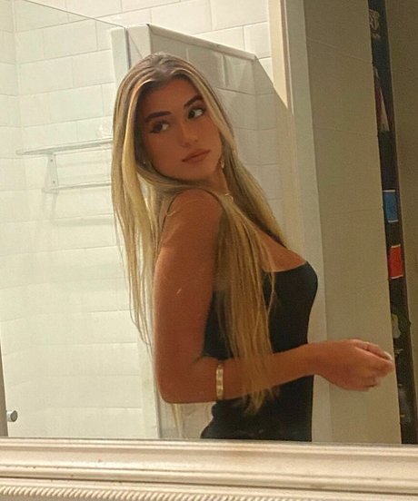 Pietra Cupello pretty model photo