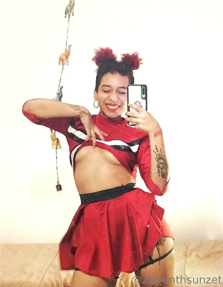 zeventhsunzet model naked pics