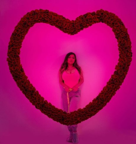 Rey Trajano model top images