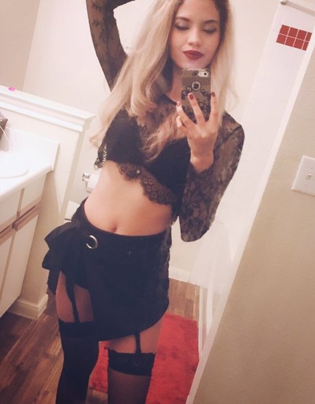 Trickywi sexy actress picture