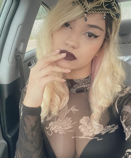 Trickywi model sex pic