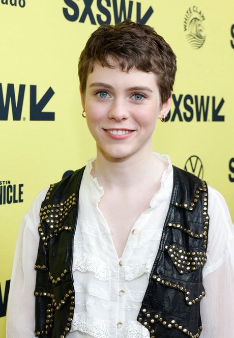 Sophia Lillis perfect model images