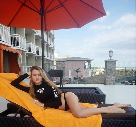 Zandi Holup star nice gallery