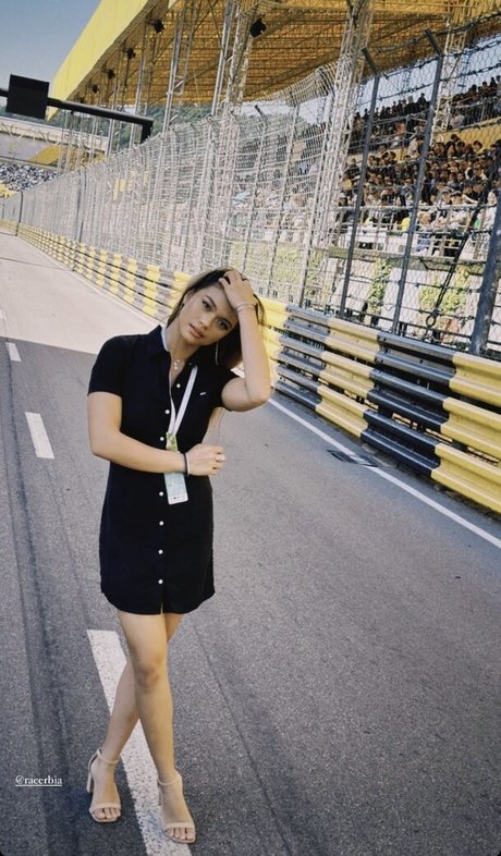 Bianca Bustamante nude model pictures