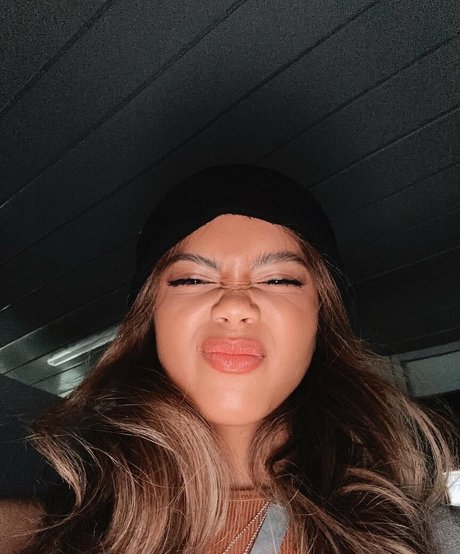 Bianca Bustamante high quality star pics