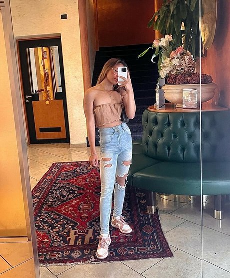 Bianca Bustamante high quality actress pictures