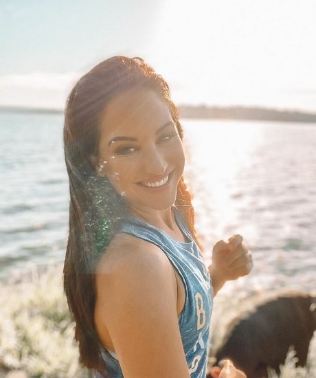 Emily Compagno model adult pictures