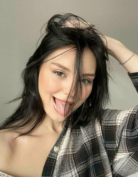 emyraine xxx actress pics