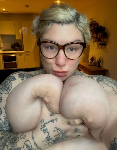 Katiesummer222 porn actress image