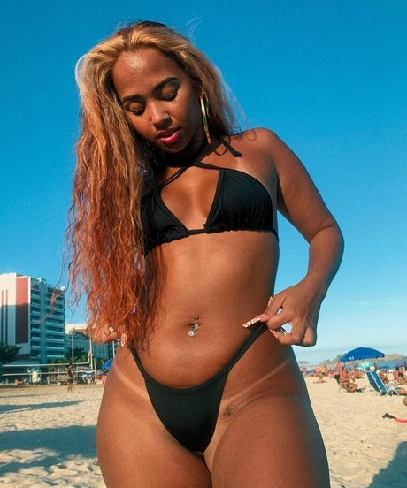 Anna Nolatto naked model pic