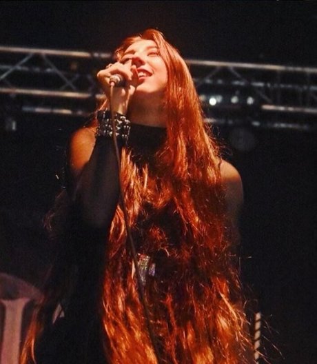 Melody Cristea hot actress pics