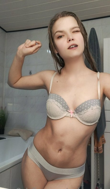 owlography naked actress photo