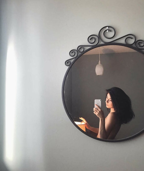 Daniela Andrade art model pics