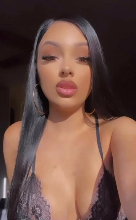 lainabaabyxo pretty pornstar pictures