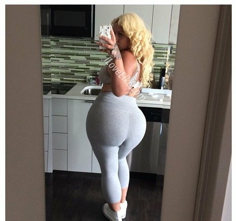 Elke Life exclusive actress pic