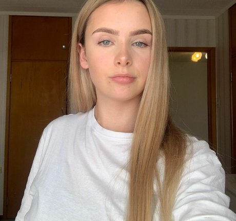 Aluca Jones high quality model pictures