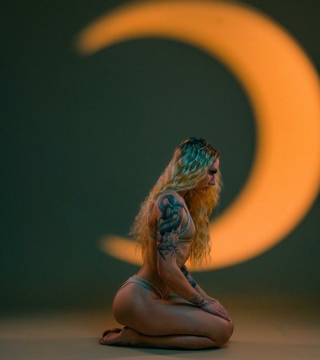 DanceZora pornstar adult pic