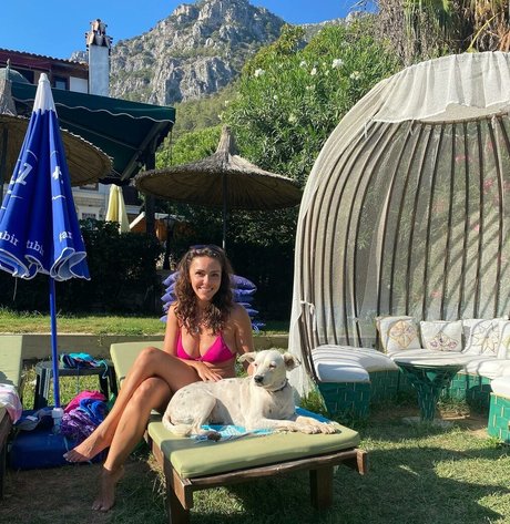 Karolin Fiekci hot model photo