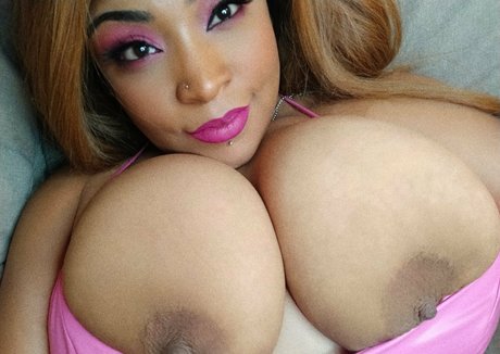 kurvykary hot star image