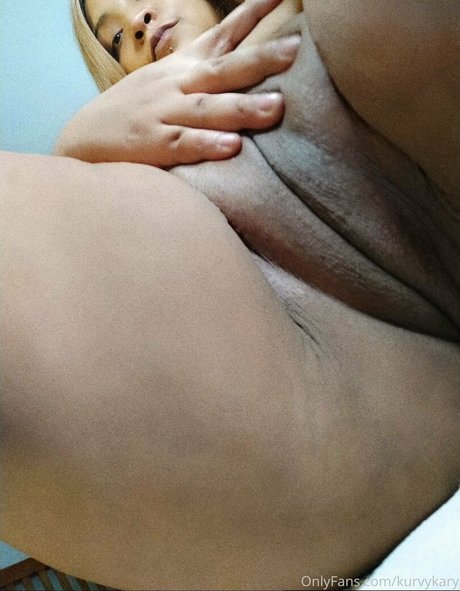 kurvykary naked pornstar pic
