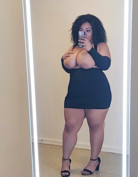 kurvykary hot star pic