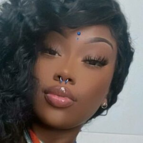 kcurieuse model nude picture