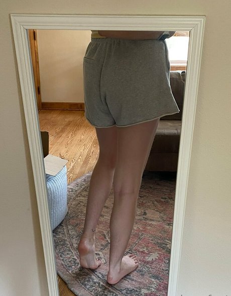 carlyreyfeet star pretty pics