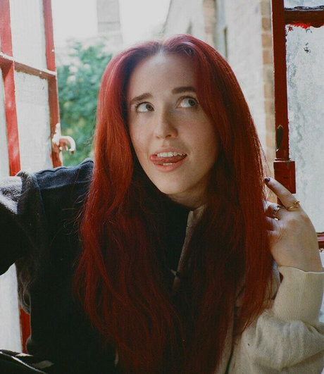 Bailey Grey erotic model picture