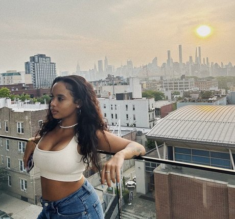 Madwavyy pornstar nude pic